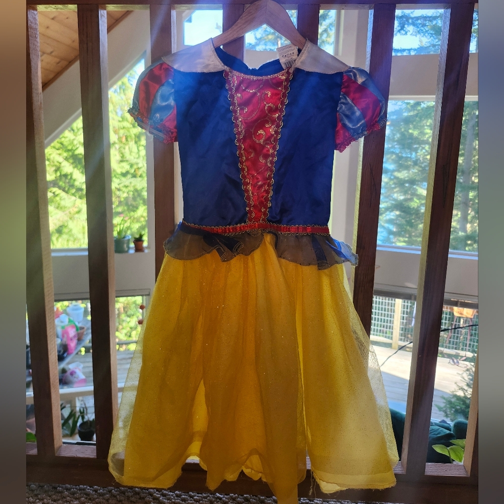 Kids Snow White, Jasmine, Bell Costumes. In used Condition